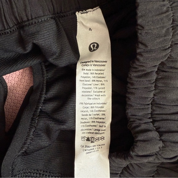NWT Lululemon Hotty Hot Low-Rise Lined Short 2.5" Lined Black Size 4 - Picture 4 of 8